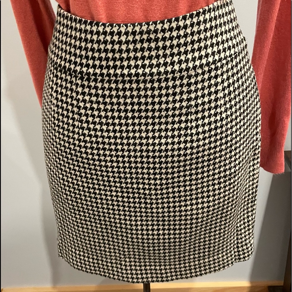 Banana Republic size 2 wool blend mini skirt
